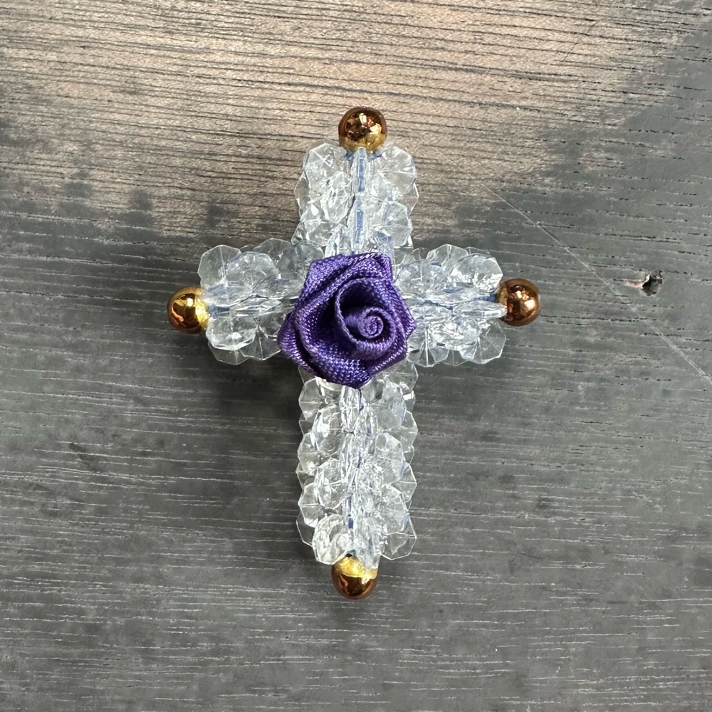 Vintage handmade beaded cross w ribbon rose broach 1.5x2”